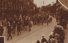 300375 Afbeelding van Spaanse soldaten, een groep uit de maskerade-optocht ter gelegenheid van de viering van het 59ste ...